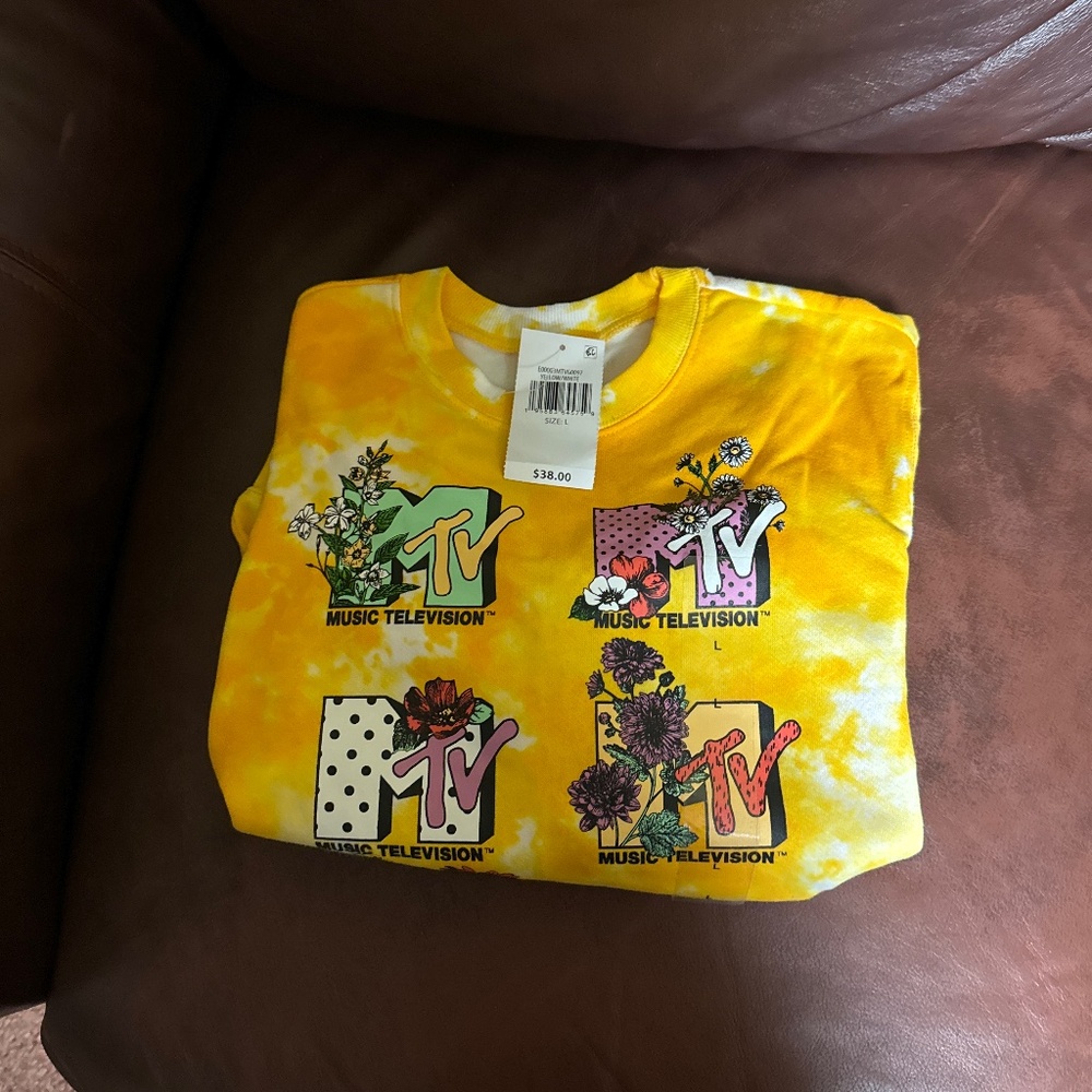 Yellow sweatshirt